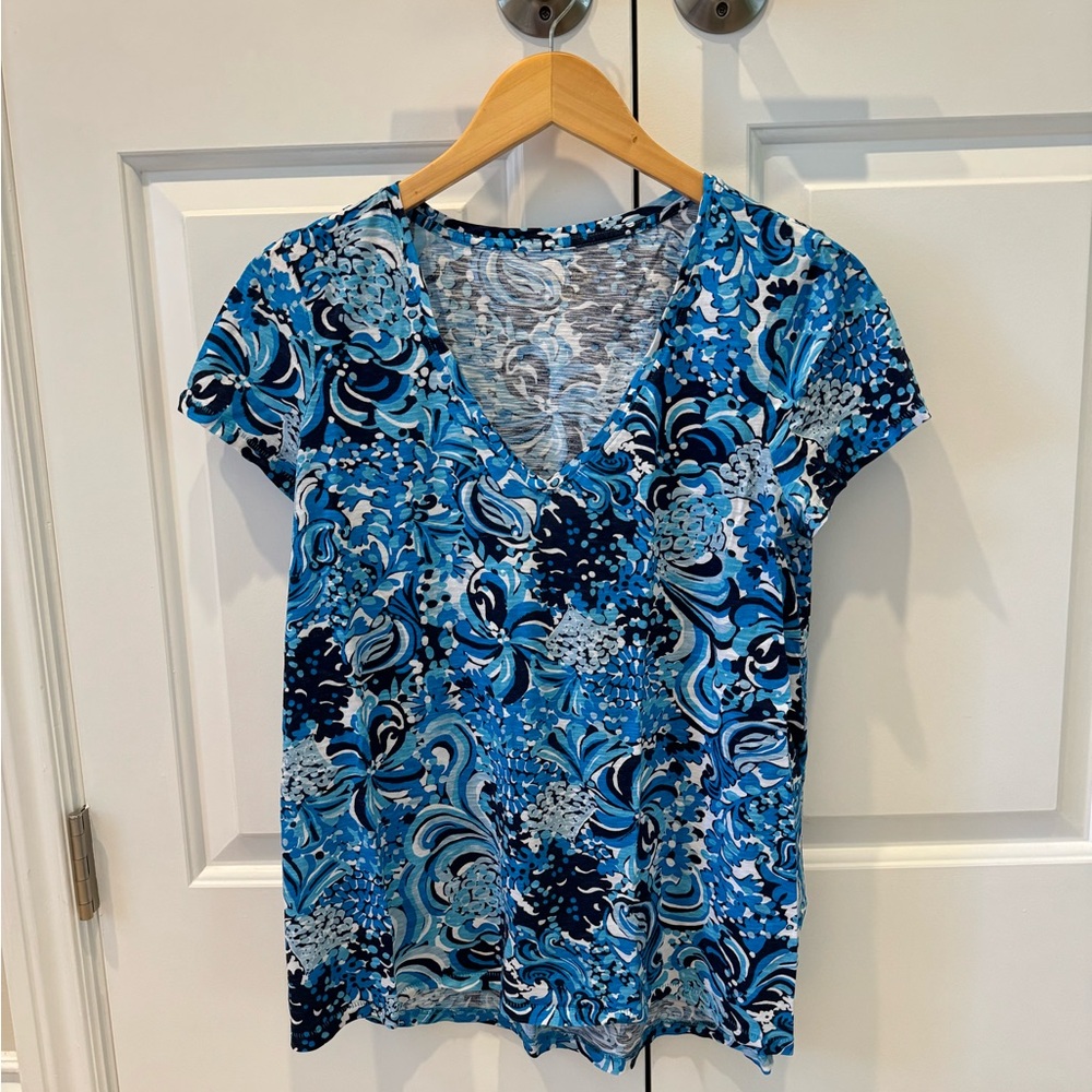 Lilly Pulitzer Etta V-Neck Top / Resort White Mermazing / Size M